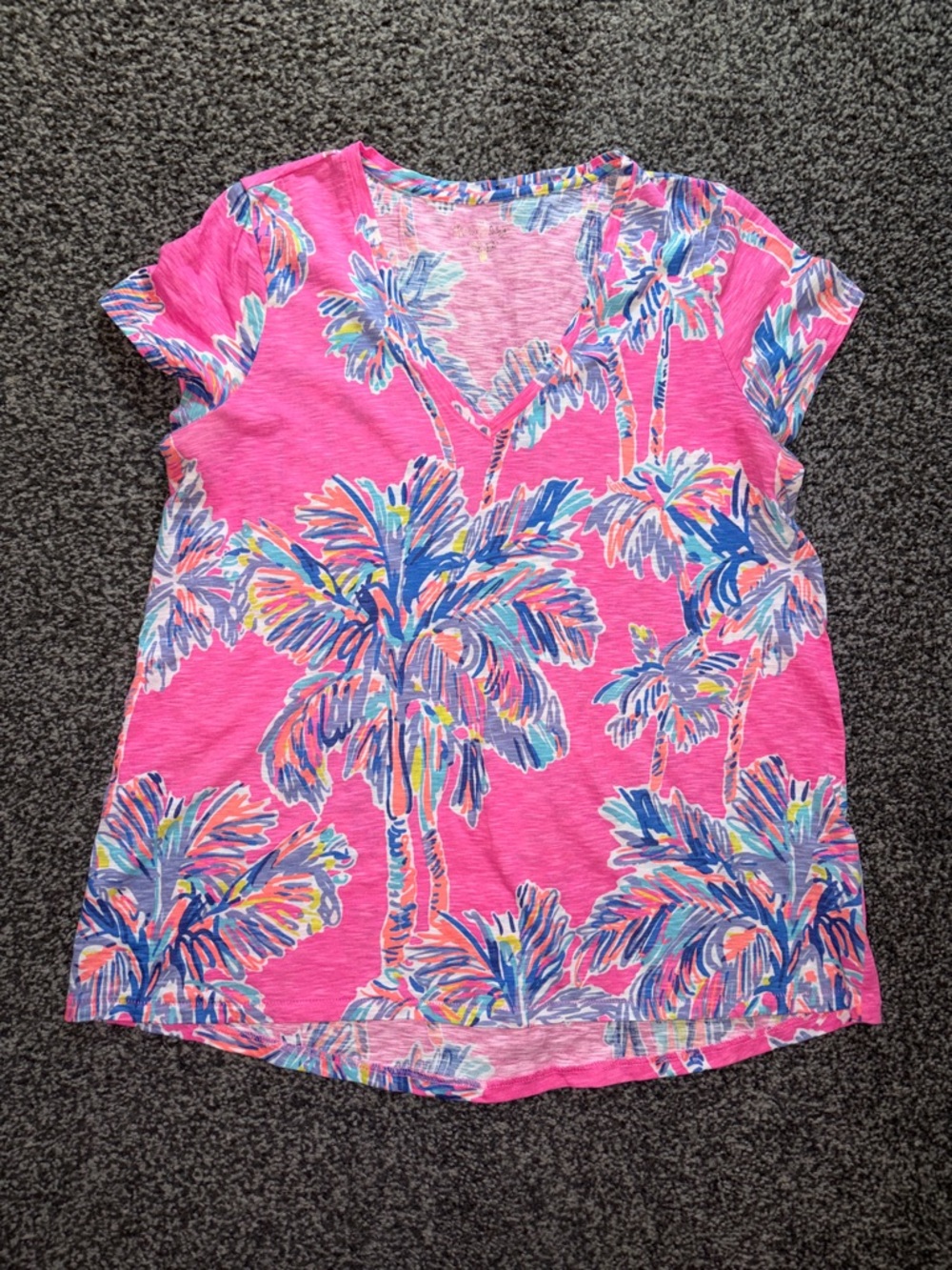 Lilly Pulitzer Etta V-Neck Tee Shirt Hot Pink Palm Print Size Small